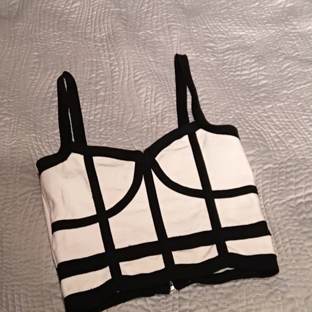 BEBE white and black crop!!!!